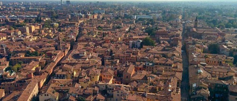 Где остановиться в Болонье, Италия: лучшие отели и районы